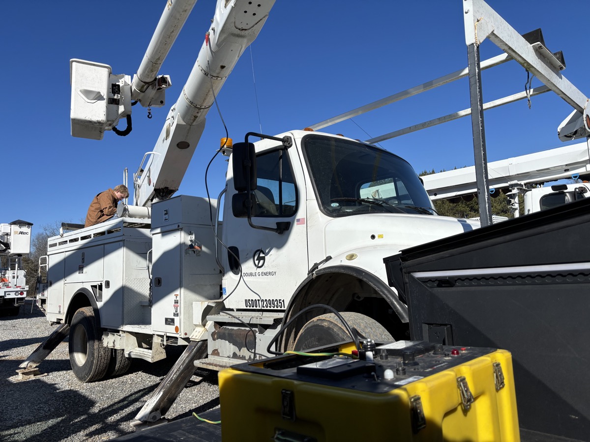 Insulating Aerial Lift Testing